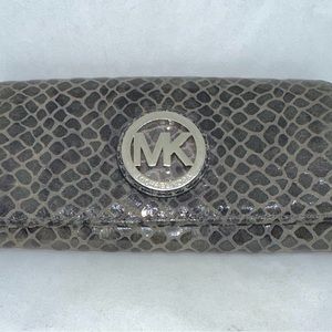 Michael Kors Grey Python Embossed Leather Fulton Flap Wallet w/multi-compartment